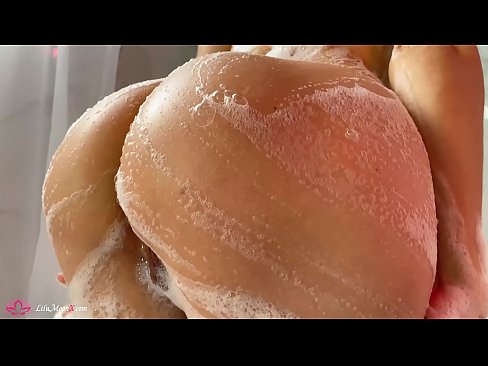 ❤️ سبزه با ارتعاش گربه خودارضایی می کند تا ارگاسم شدید در دوش گرفتن ❤❌ پورنو روسی در ما ❌❤